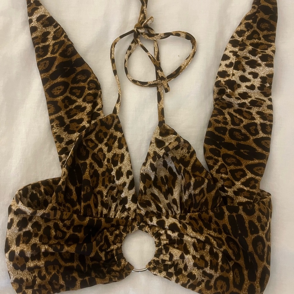 I am Gia cheetah top